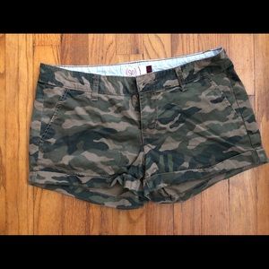 Junior camo shorts